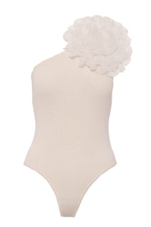 Białe body na jedno ramię z kwiatem