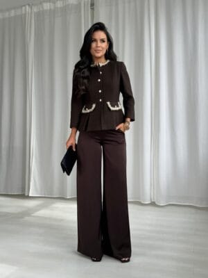 komplety-closbie-elegancki-komplet-w-kolorze-czekoladowym-z-taliowana-marynarka-a'la-chanel-pieknie-zdobiona-464 komplety-closbie-elegancki-komplet-w-kolorze-czekoladowym-z-taliowana-marynarka-a'la-chanel-pieknie-zdobiona-464