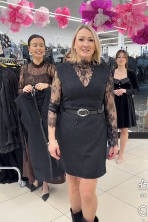 Elegancka nabłyszczana sukienka w kolorze czarnym+ koronkowa bluzka + pasek w komplecie. Idealna na: święta, andrzejki, uroczyste kolację wigilijne, urodziny, do kawiarni. Rozmiary: 36,38,40