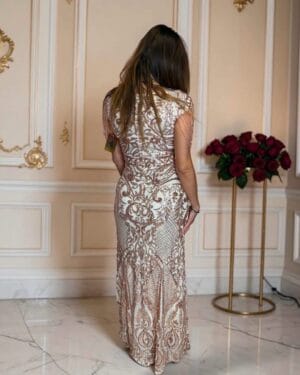 sukienki-closbie-elegancka-sukienka-w-kolorze-bezowym-113 sukienki-closbie-elegancka-sukienka-w-kolorze-bezowym-113