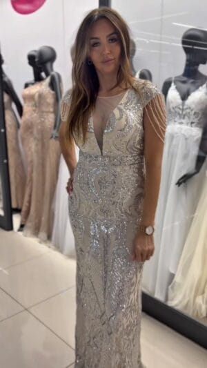 sukienki-closbie-elegancka-sukienka-wieczorowa-w-kolorze-bezowym-zdobiona-srebrnymi-cekinami-114 sukienki-closbie-elegancka-sukienka-wieczorowa-w-kolorze-bezowym-zdobiona-srebrnymi-cekinami-114